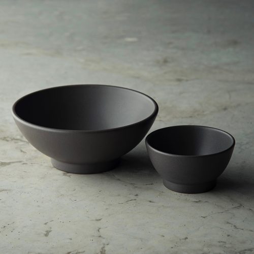 左からnoodle bowl φ198 H82mm　¥3,600　rice bowl φ117 H62mm　¥1,900