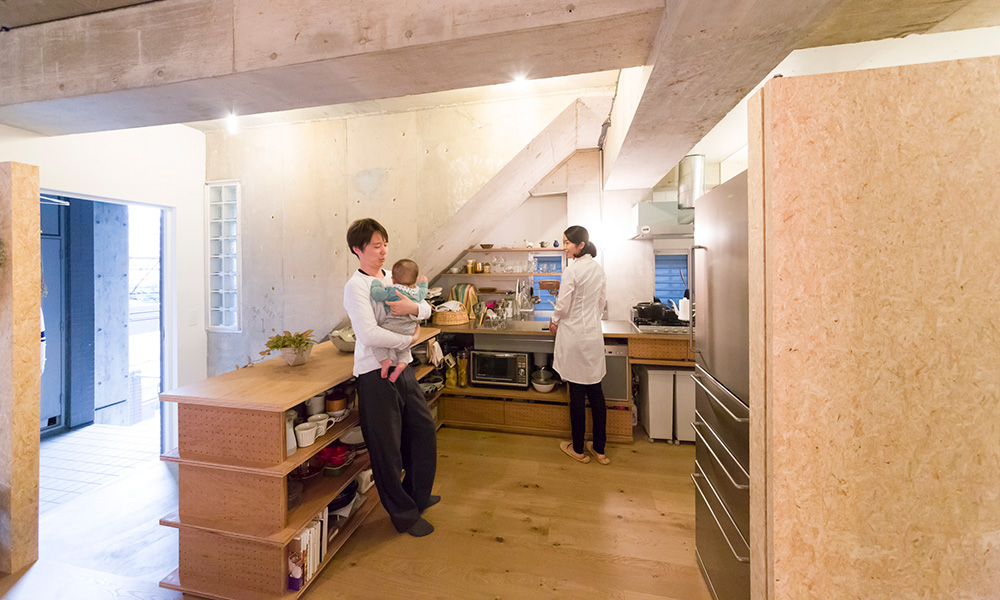 建築家夫妻の渋谷区の家  大胆な発想で 祖母の家をリノベーション