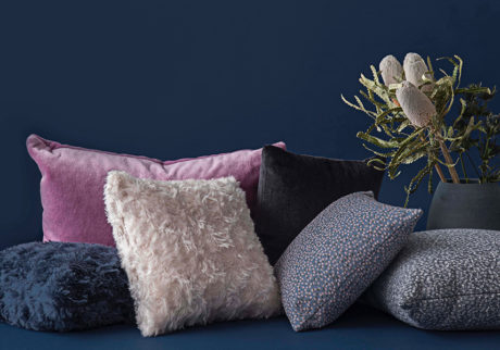 KVADRAT/RAF SIMONSのクッション色と素材が際立つラフ・シモンズのテキスタイル KVADRAT/RAF SIMONSのクッション色と素材が際立つラフ・シモンズのテキスタイル