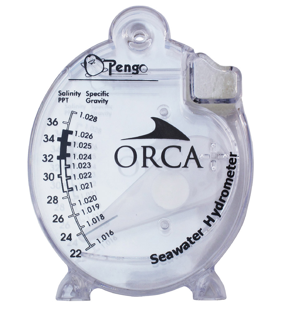 人工海水を水に溶かし、海と同じ比重になっているかを測定する比重計。『オルカハイドロメーター 』は、手を濡らさず正確な比重を測定できる。気泡が入ることを防ぐ設計になっているので、より正確な値を測ることができる。