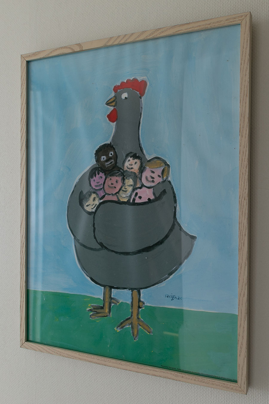 フランスの画家・サヴィニャックのポスター。「にわとりが、家族を守る夫にどことなく似ていて、とても気に入っています」（まきさん）。