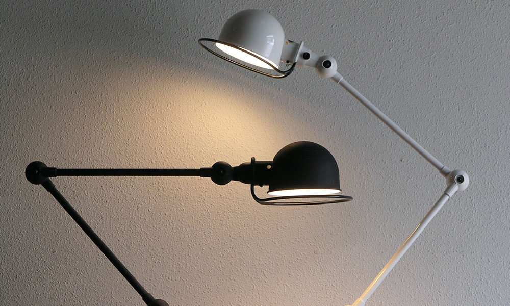 ジュルデ社のランプ 1950年代にフランスの 作業用ランプとして誕生