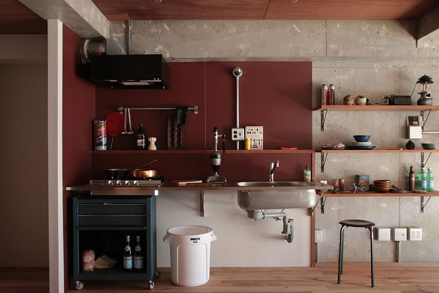 「フルカスタム」のキッチンは、バイブレーション仕上げのオーダーキッチン天板が可能になる。