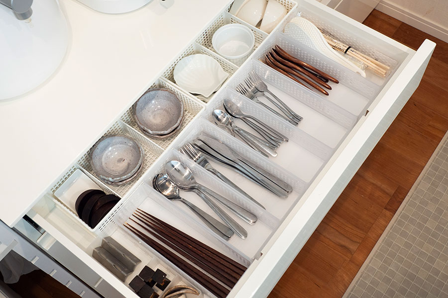 小皿や箸置きなども種類分け。上からひと目で分かるように。