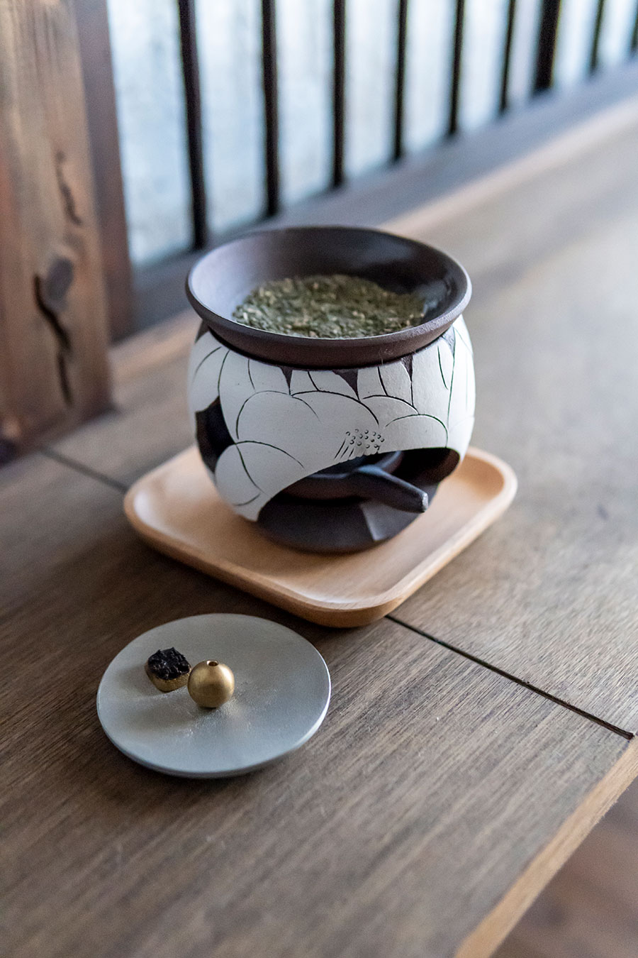 益子焼の茶香炉。お茶の葉に熱を加えて、香りを愉しむ。