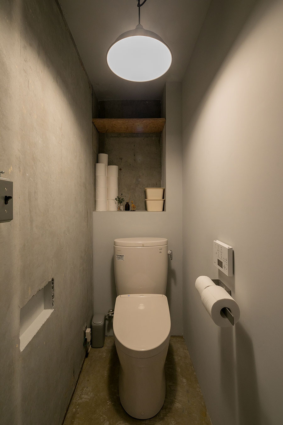 「前の住人の方がきれいにリフォームしたばかりだったのでトイレ本体はそのまま使いました」