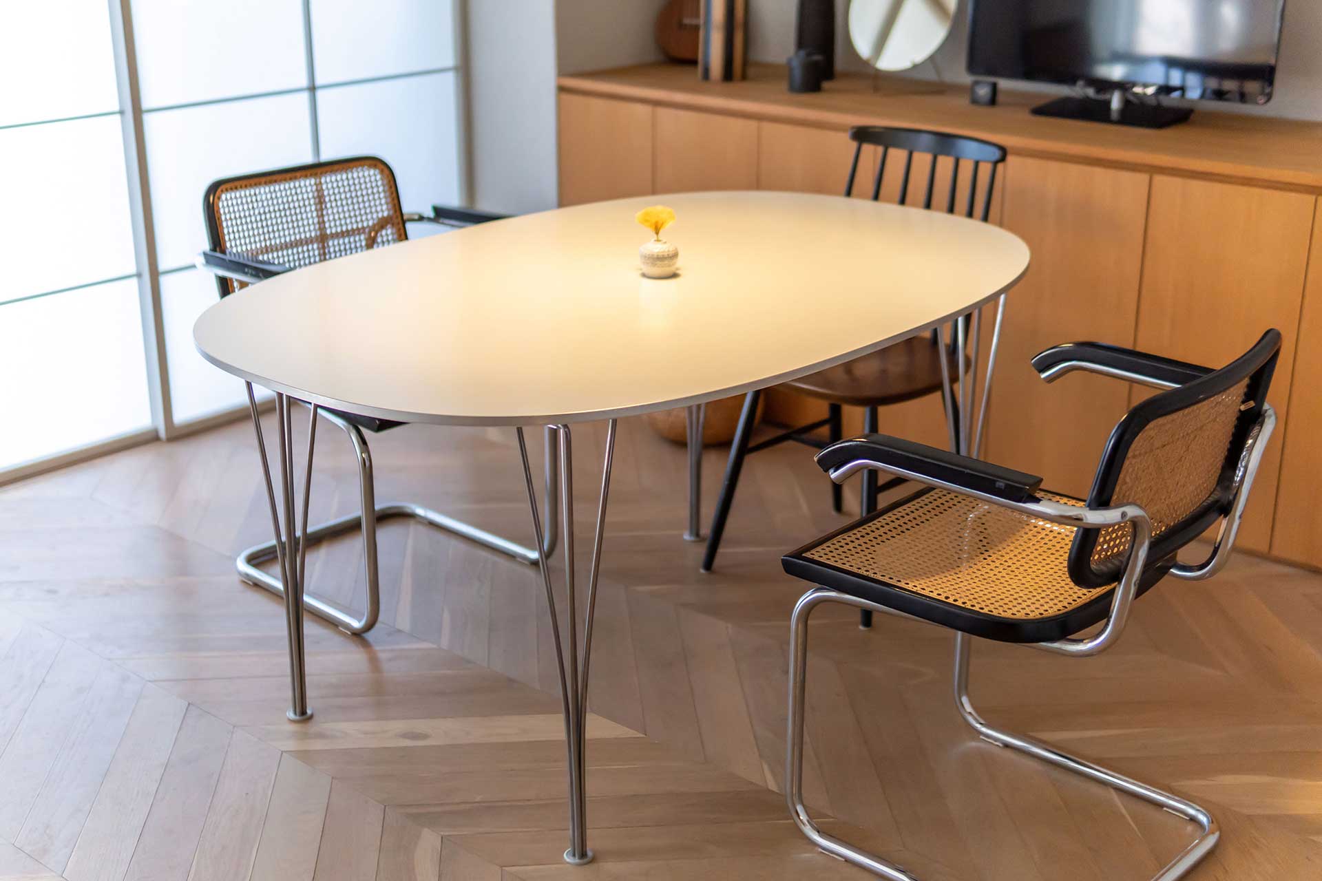 フリッツハンセンのスーパー楕円テーブル。