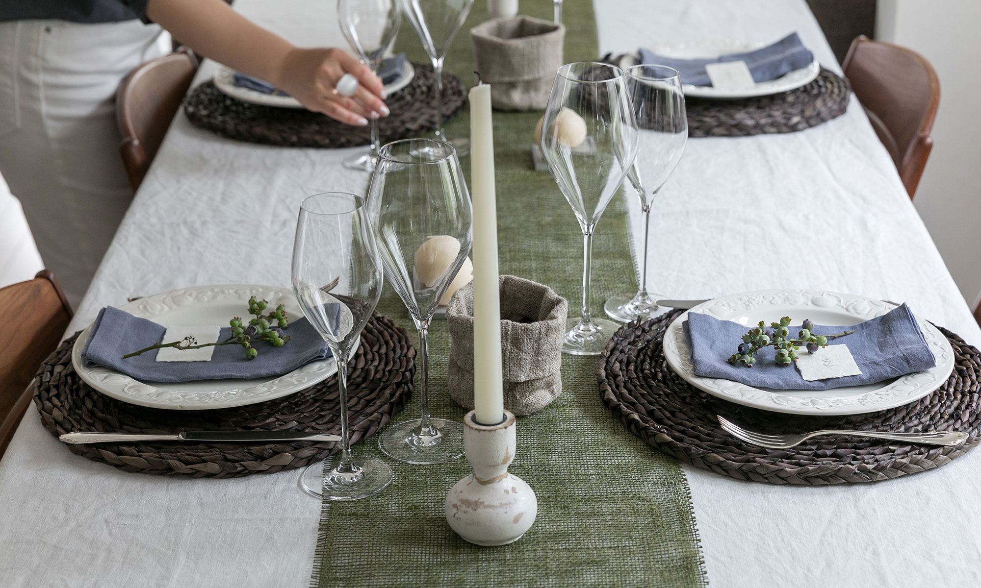 センスの良いテーブル色と上質なリネンで作る初夏のテーブル