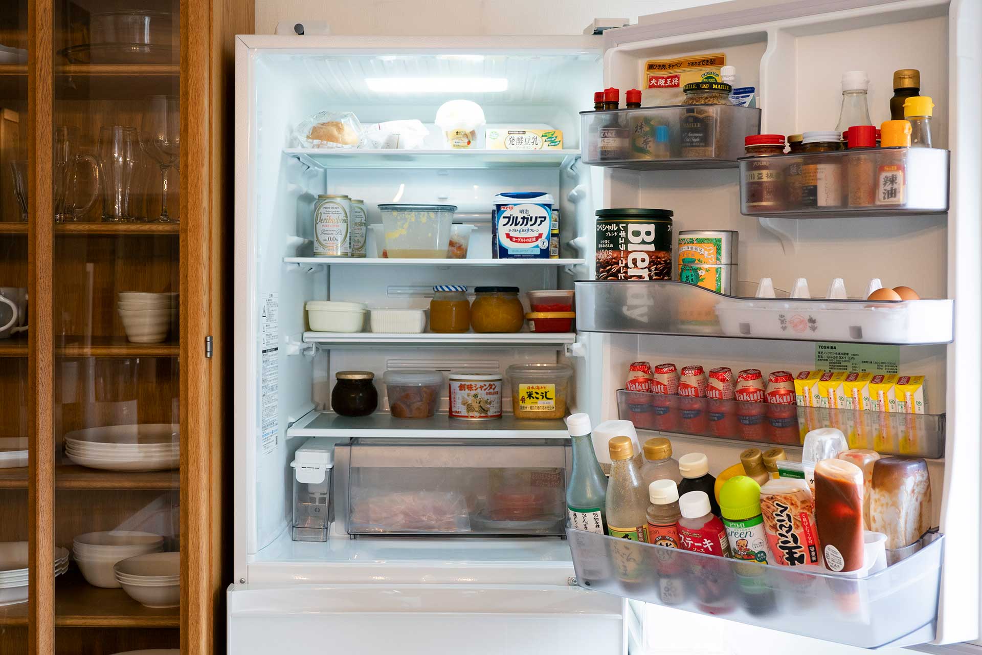 冷蔵庫の中も整然と。詰め込みすぎないことで賞味期限切れを防止。