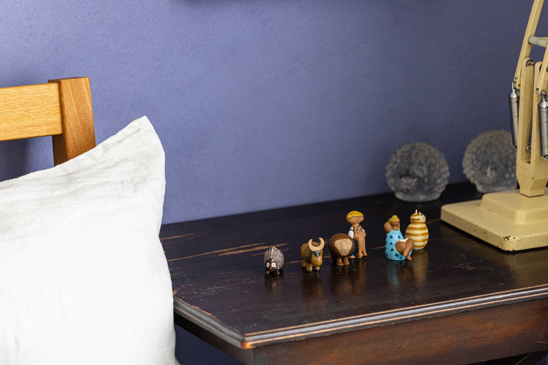 スウェーデンを代表する陶芸作家リサ・ラーソンの代表作をミニチュアサイズでフィギュア化。ベッドサイドにちょこんと並べるのにちょうどいい愛らしいサイズが魅力。