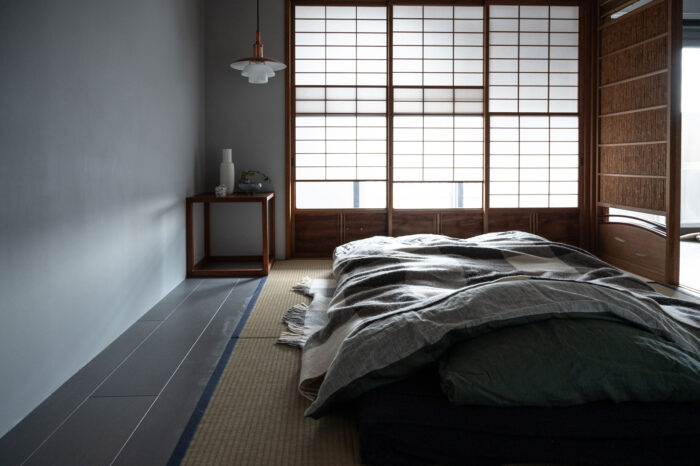 夜は布団を敷いて和室で休む。