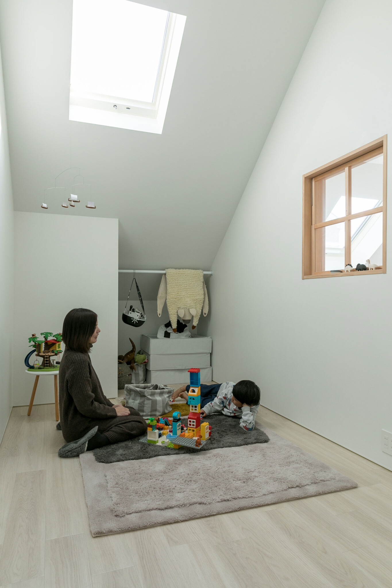 天窓のある部屋は将来子ども部屋にする予定。