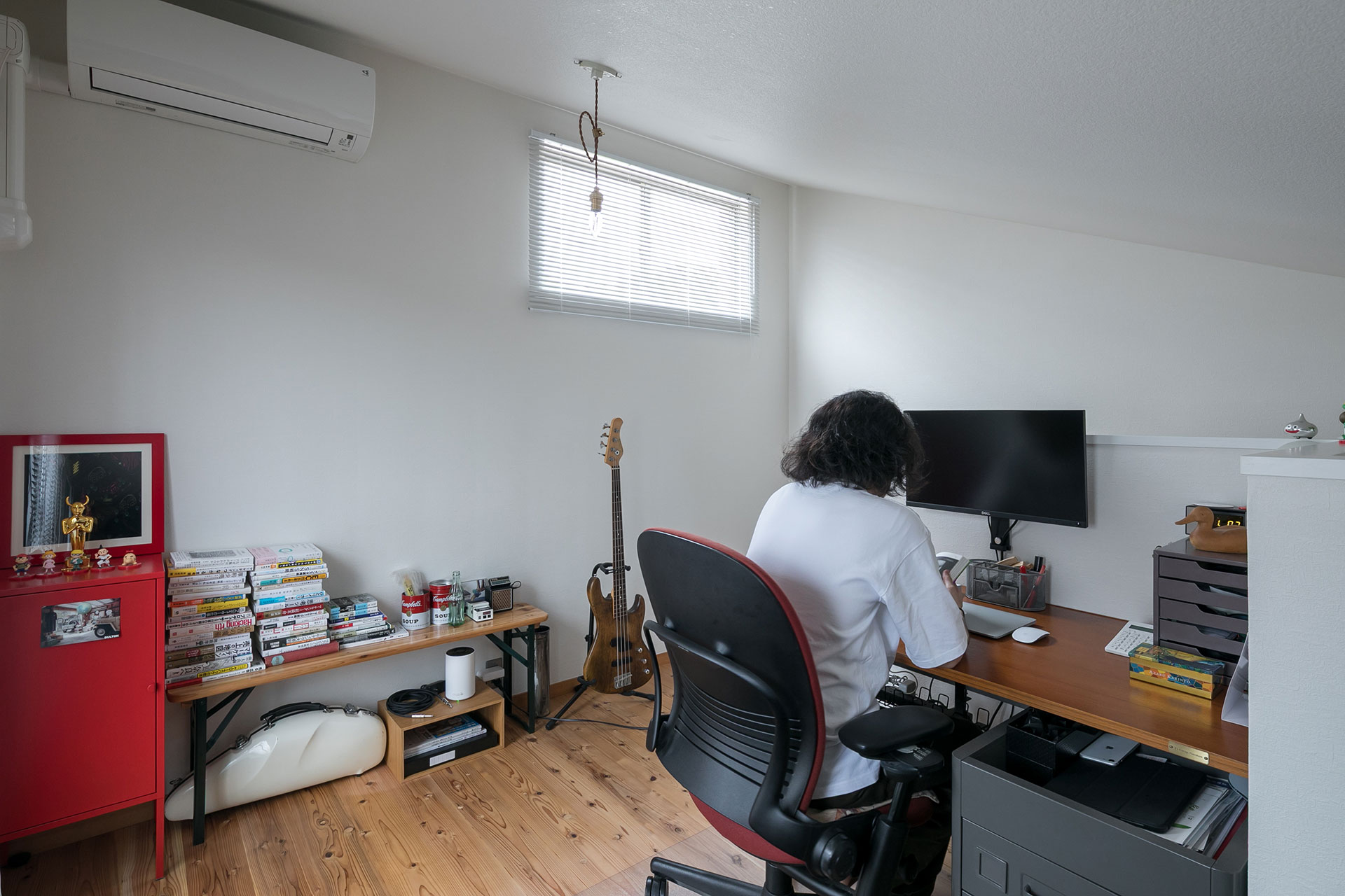 「階上なので夏は暑いのですが、静かな環境で集中できる点が気に入っています」 (ご主人) 。