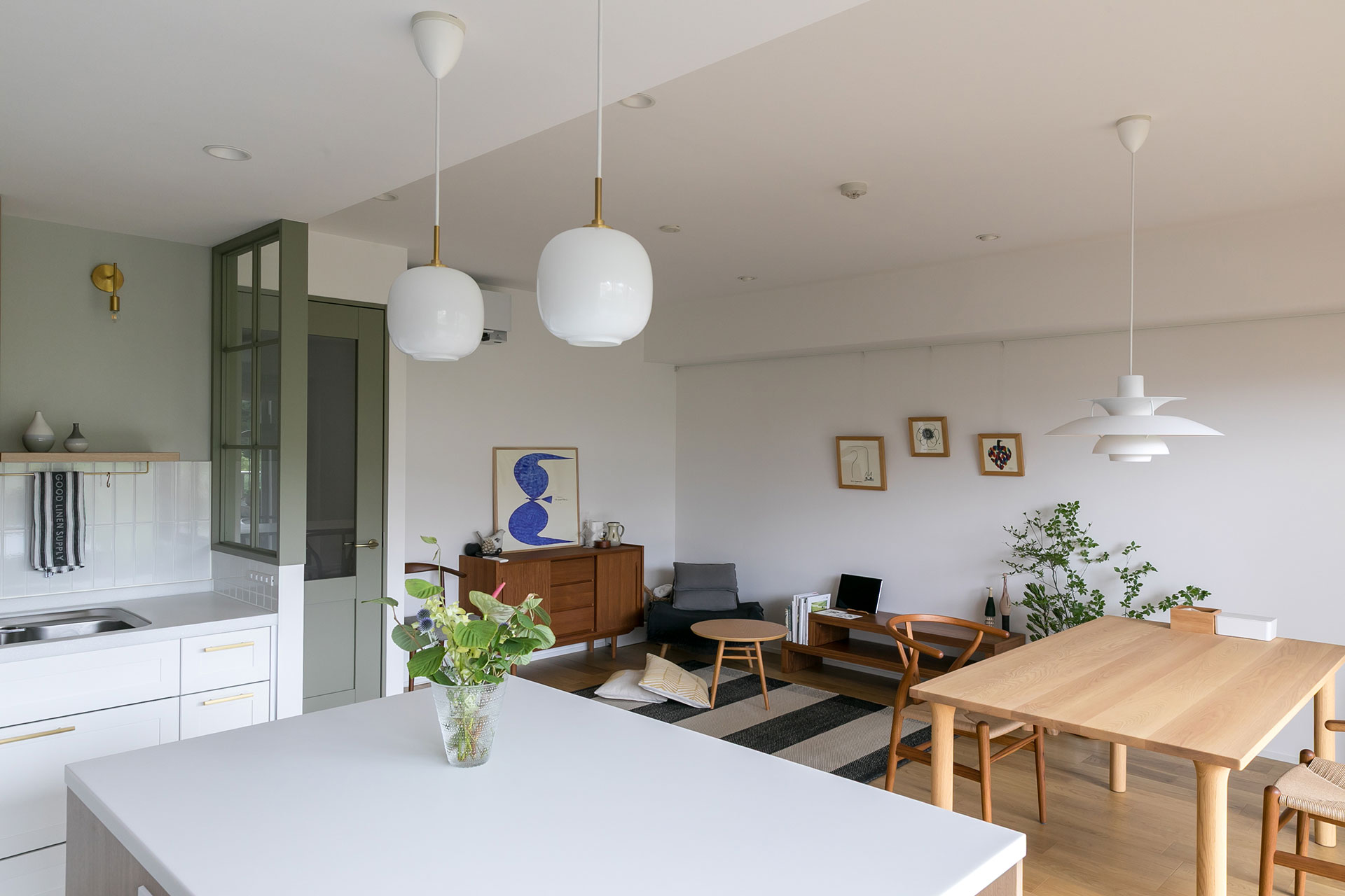 ゆとりのあるリビング・ダイニング。以前は2部屋だったが、間仕切りを取り払いひとつながりの空間に。