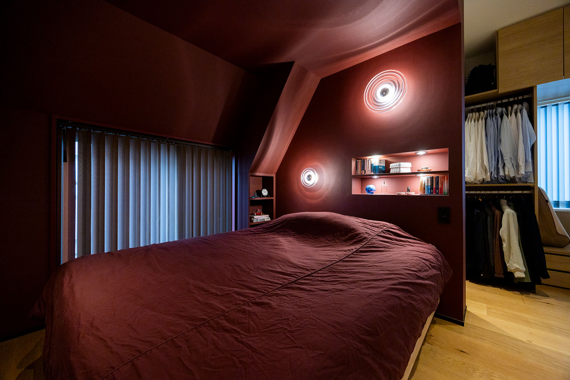 ベッドスペースはプライベート側の一角に。