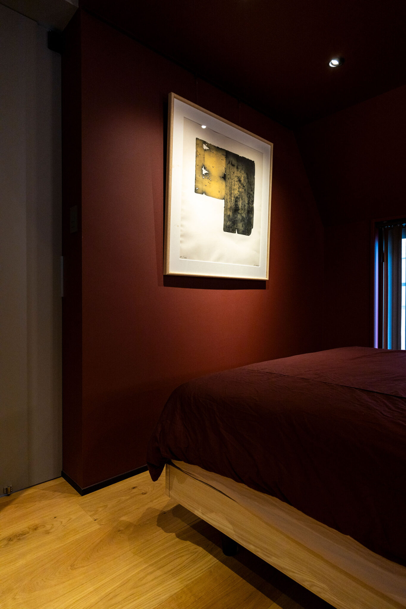 フランスの巨匠、ピエール・スーラージュの作品。アヴェロン県ロデーズの美術館を訪れて気に入り、熱海のギャラリーでたまたま見つけて購入したうちの1点。