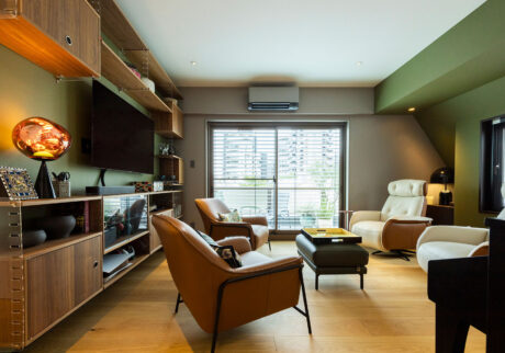 人生３度目のリノベーション隠し扉でプライベートを分けた光が導く独創的な空間