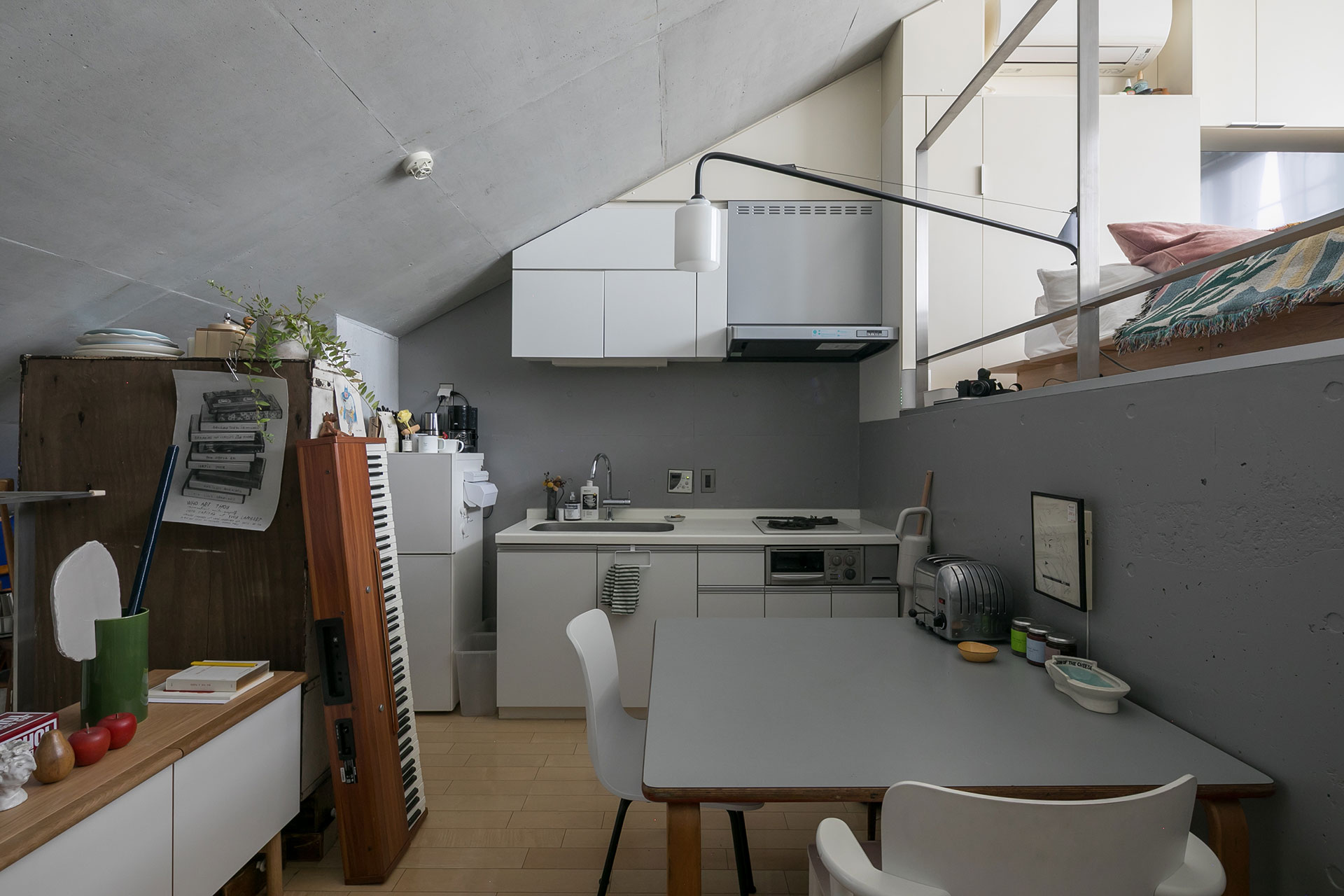 2層部分がダイニング。「アメリカ製のテーブルはメーカーなど不明ですが、大きさが気に入って購入しました」