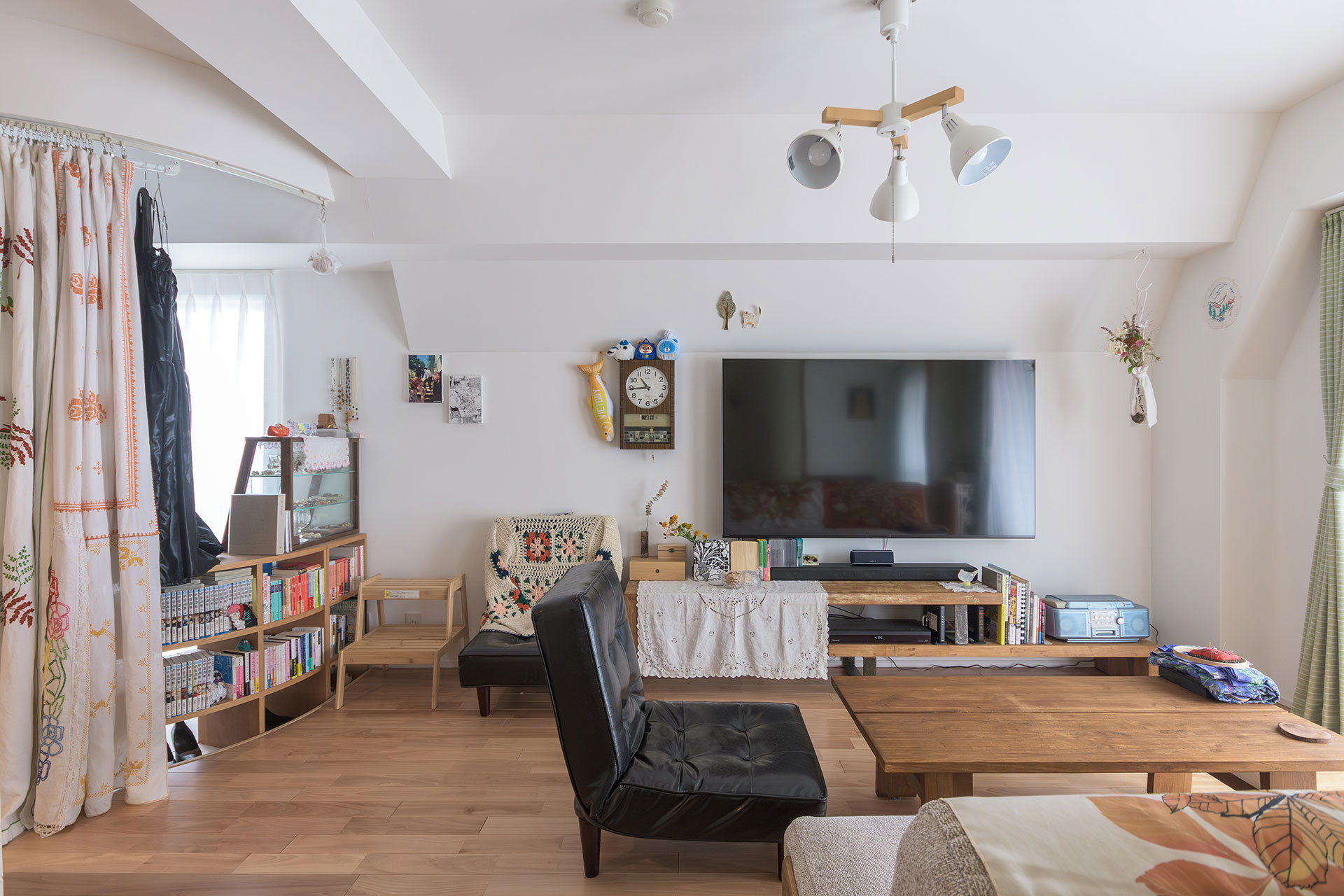 寝室を背に、リビング方向を見る。