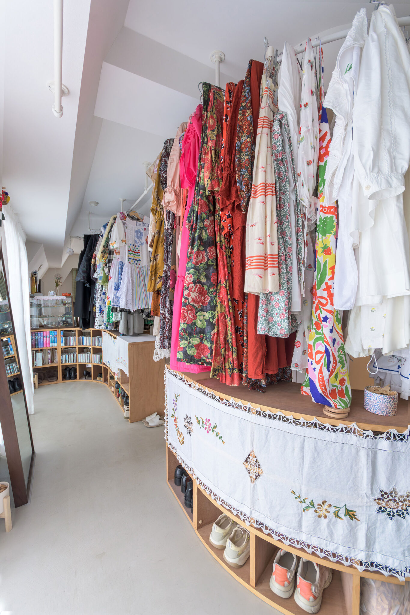 玄関から続く土間のクローゼットエリア。