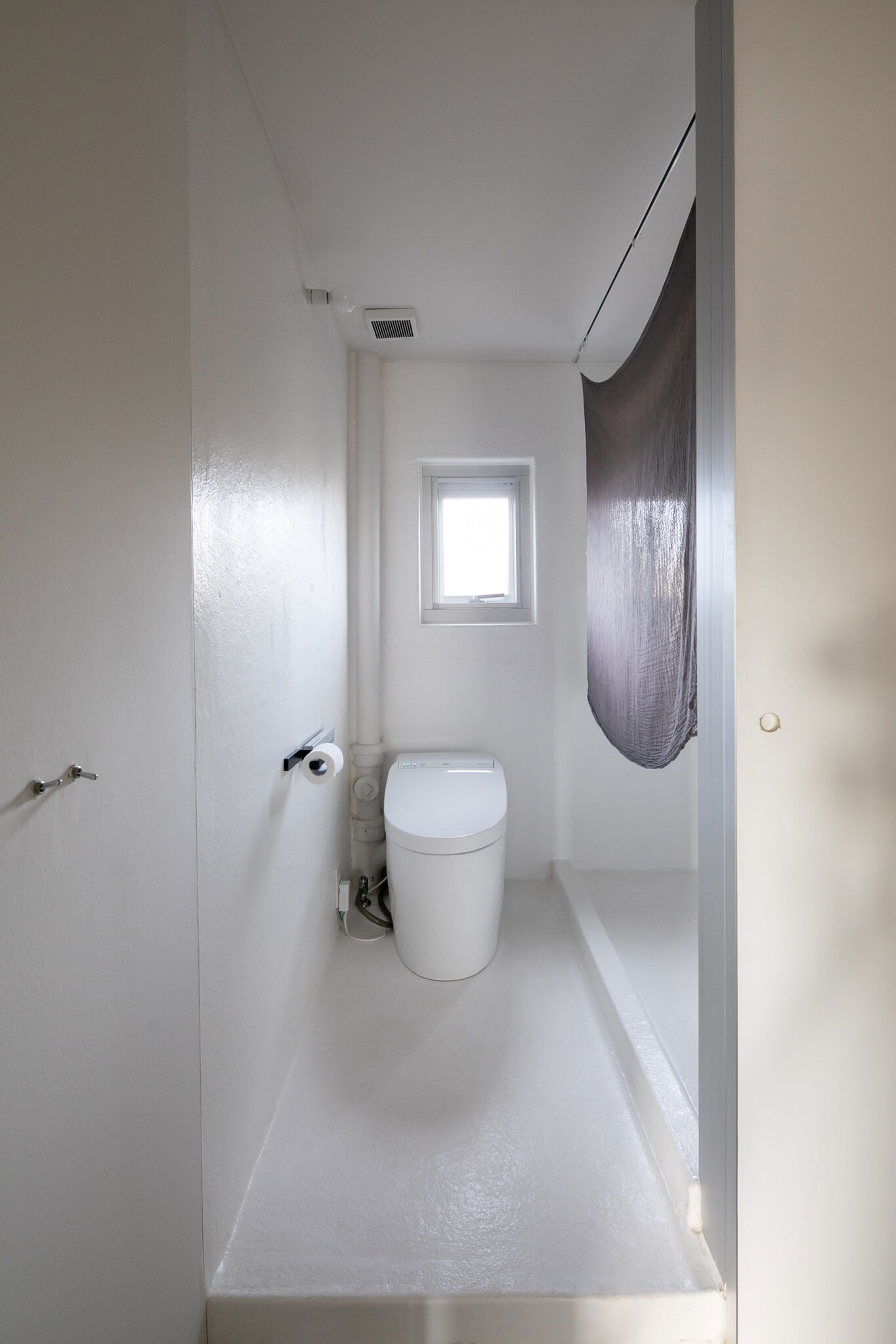 シャワーカーテンは、ビニール製ではなく、布を使うアイディア。