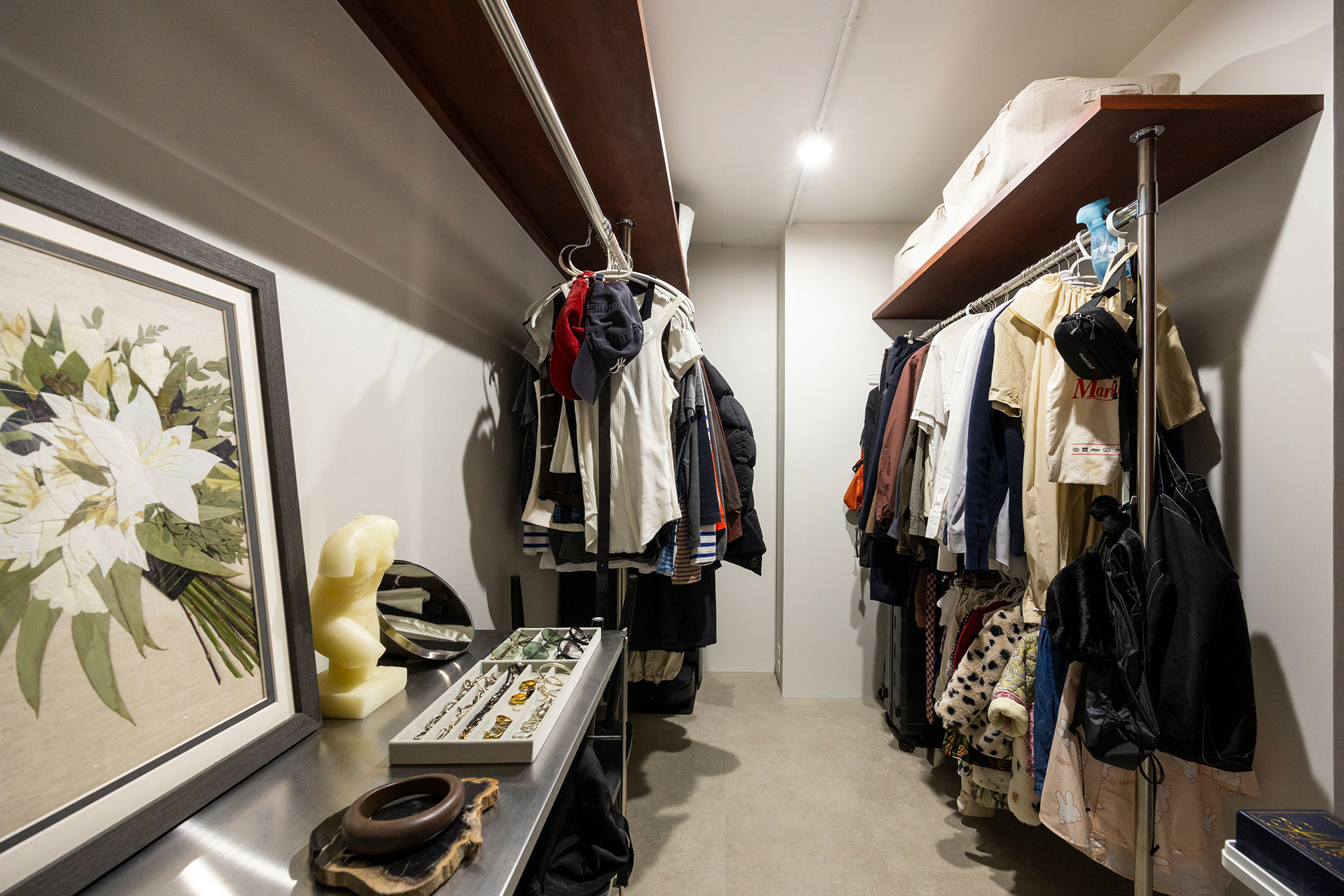 WIC。帰宅後すぐにアクセサリーを外し、着替えも完了。