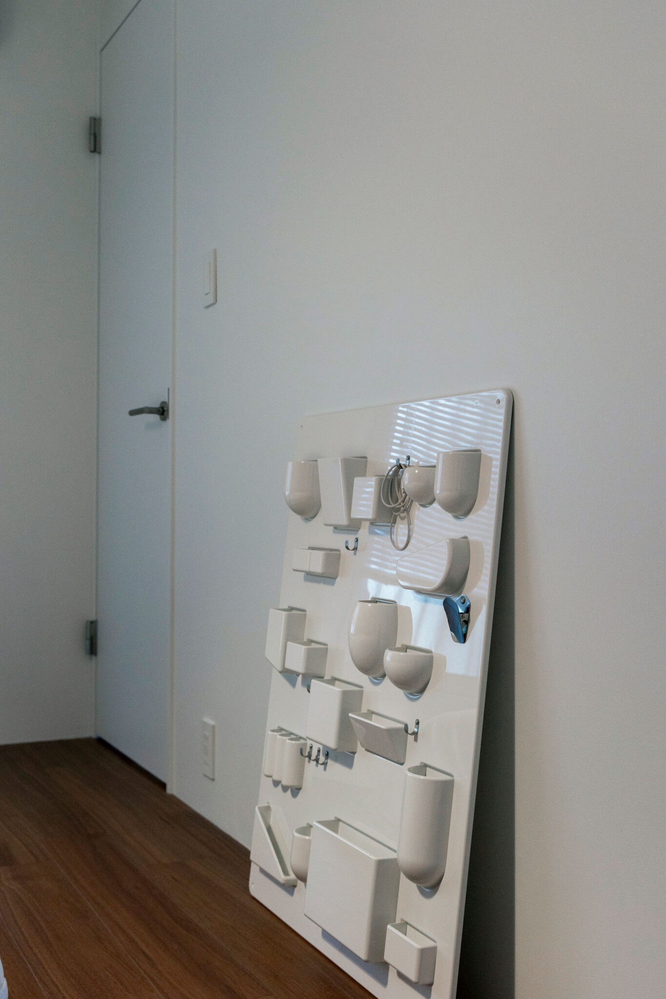 床置きにしているVitraのウーテン シロは、前から持っていたもの。