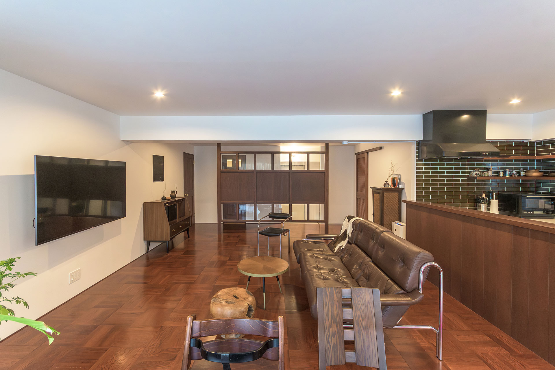 ベランダを背に、LDK全貌。