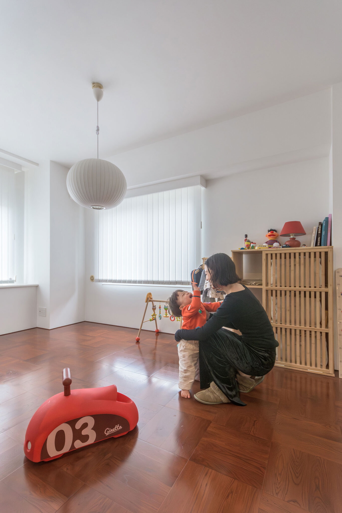 日中は引き戸を開放して、プレイルームとして使っている。