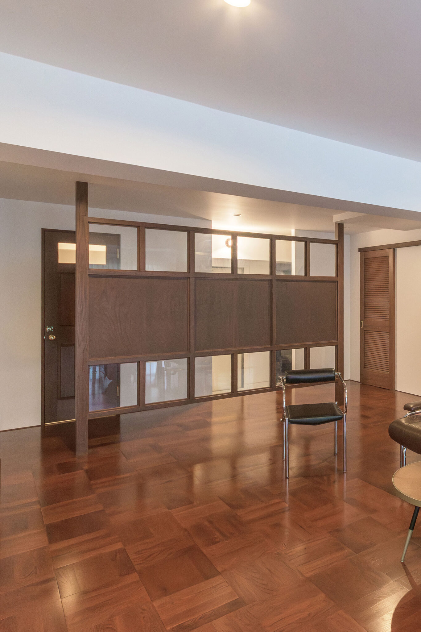 LDK側から見た木製のパーテーション。