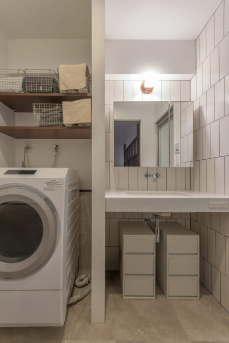 洗面スペースは、すっきりとホワイトで統一。