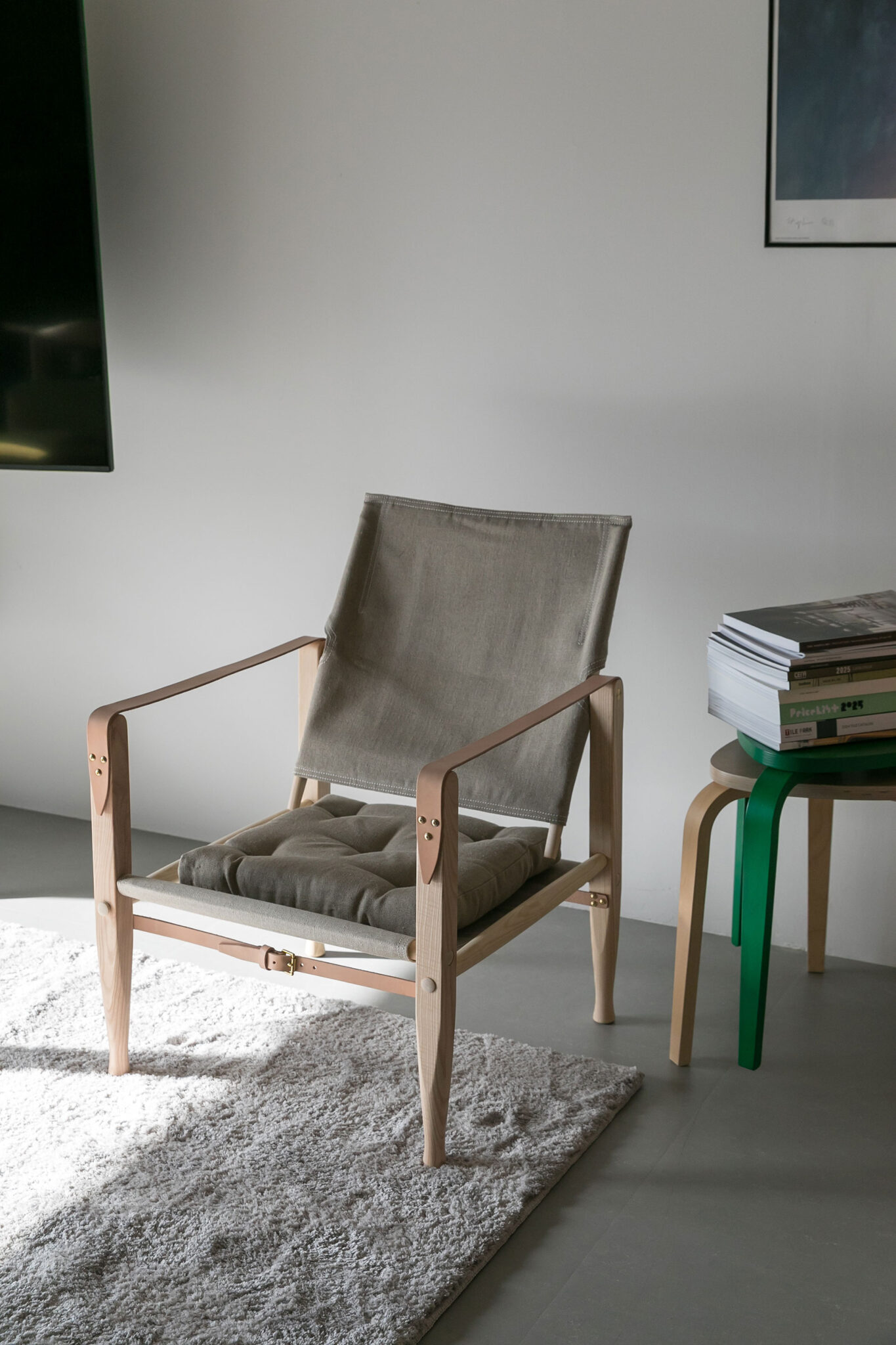 カール・ハンセン&サンの、コーア・クリントのサファリチェア。「古いサファリチェアを見てとても気に入りました。背もたれの角度が変わるので座り心地も抜群です」