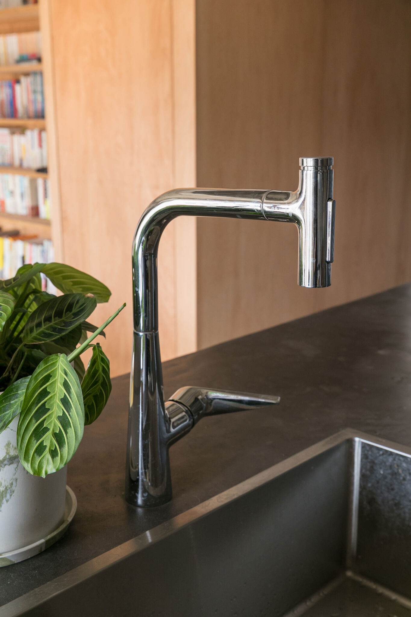 ハンマーヘッドの水栓は、ハンス・グローエ。