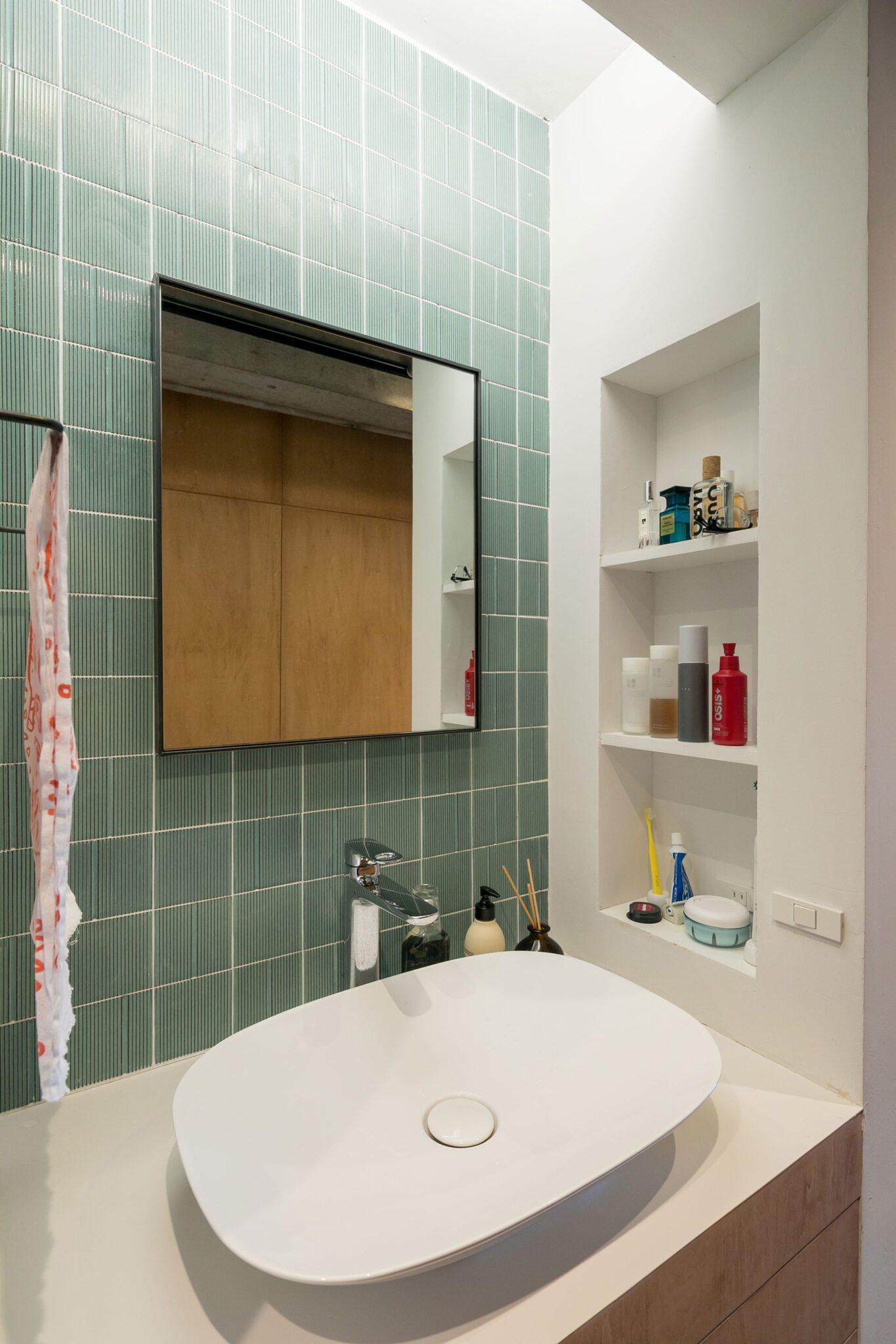 タイルは熊谷さん自らDIYで仕上げた。「洗面ボウルはメーカーのロゴが入らない、逆輸入のものを探しました」と細部へのこだわりも。