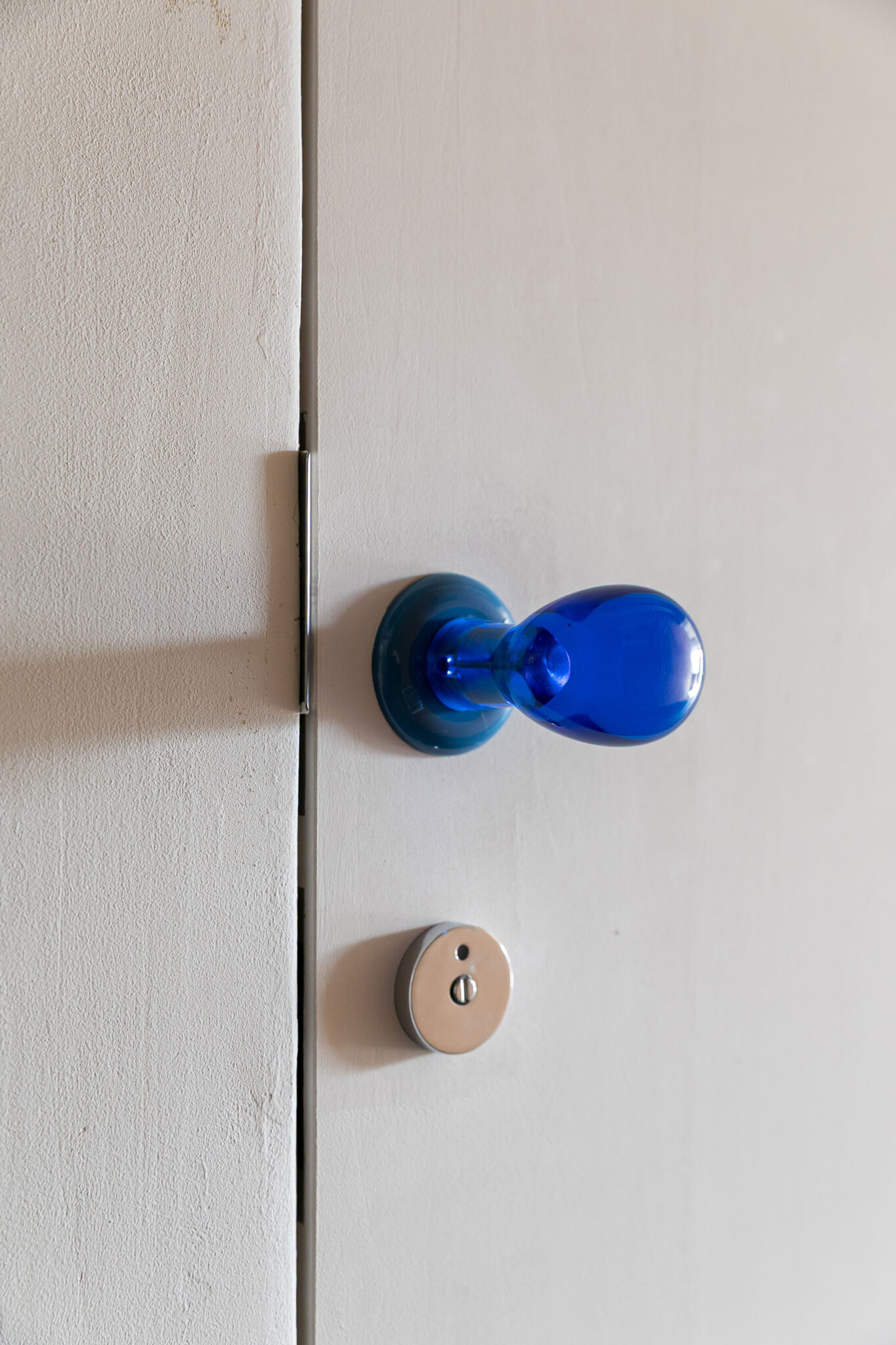 トイレのドアノブは色とカタチがキュートなUNION。