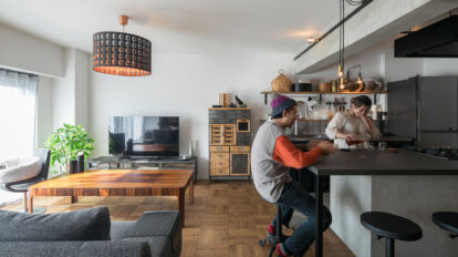 素材で楽しむ 異なるスタイルを合わせた インテリアコーディネーターの住まい