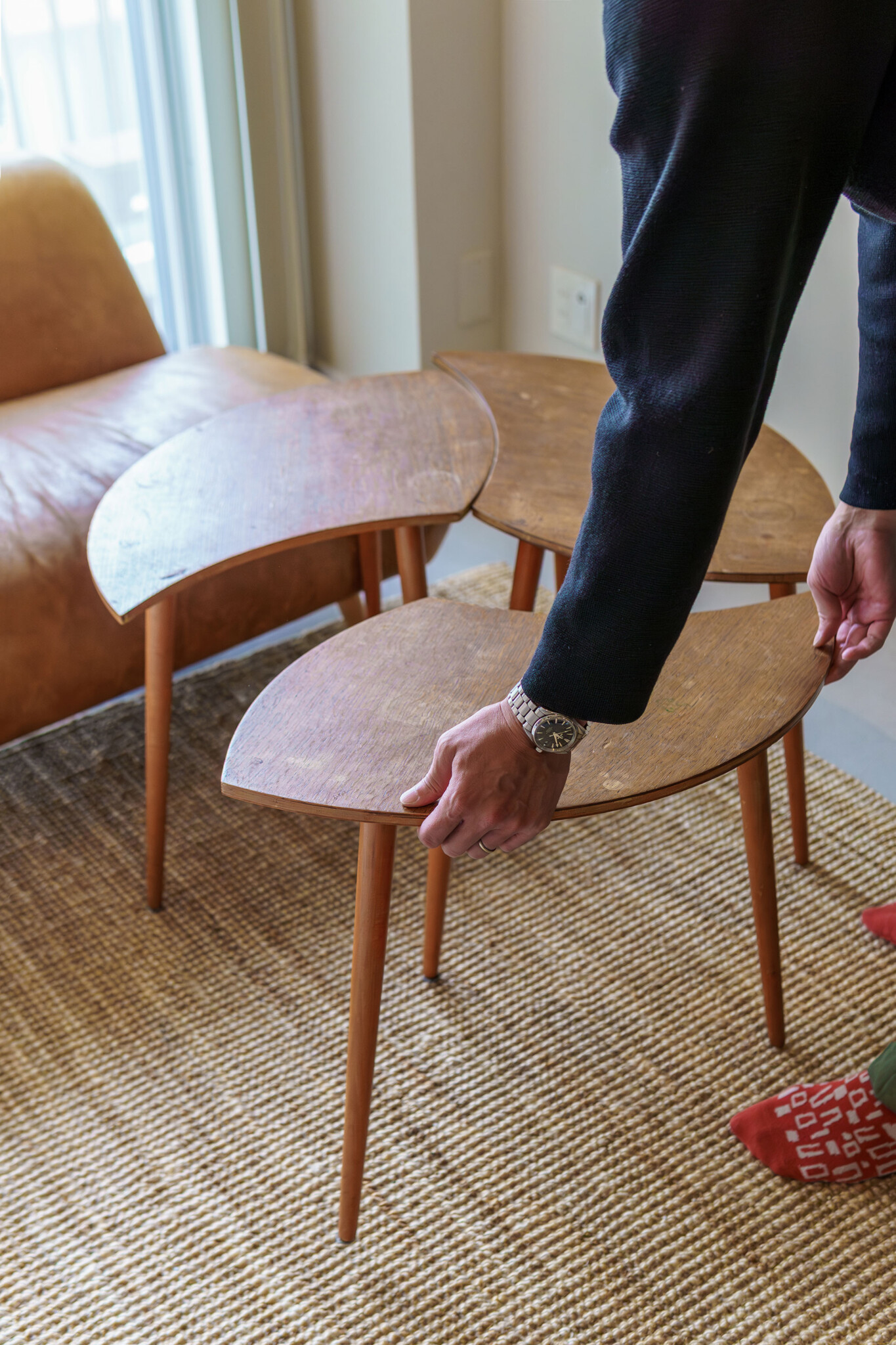 ３つに分解できるコーヒーテーブルは譲り受けたもの。