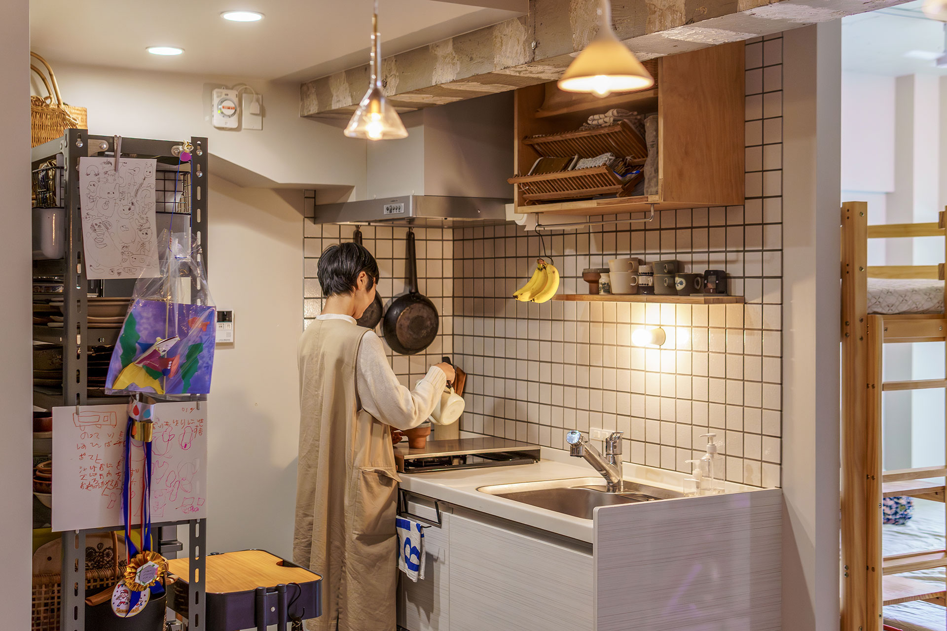 空間効率のいい壁付けキッチンを採用。