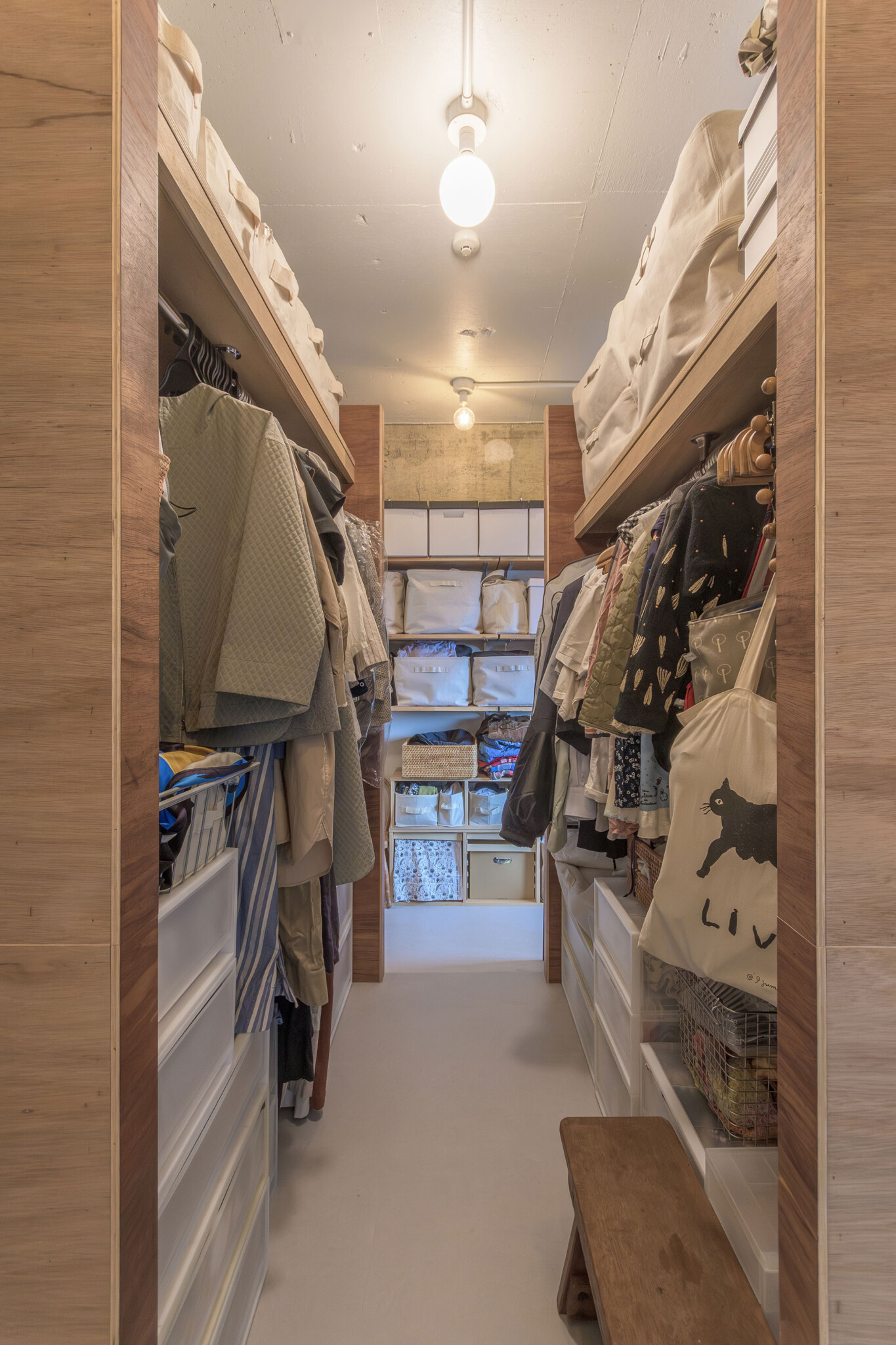 自転車収納の裏側は、ウォークスルークローゼット。