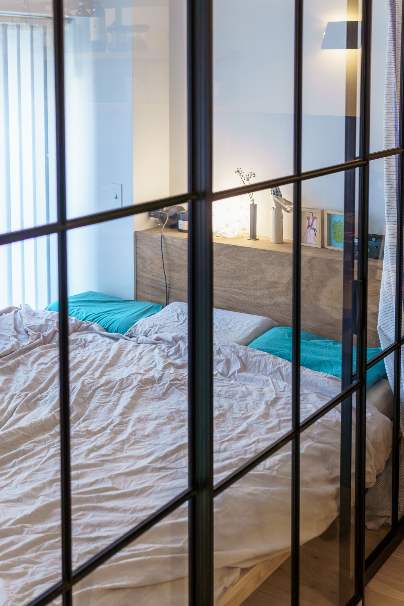 寝室はちょうどキングサイズのベッドが入る広さに設計。