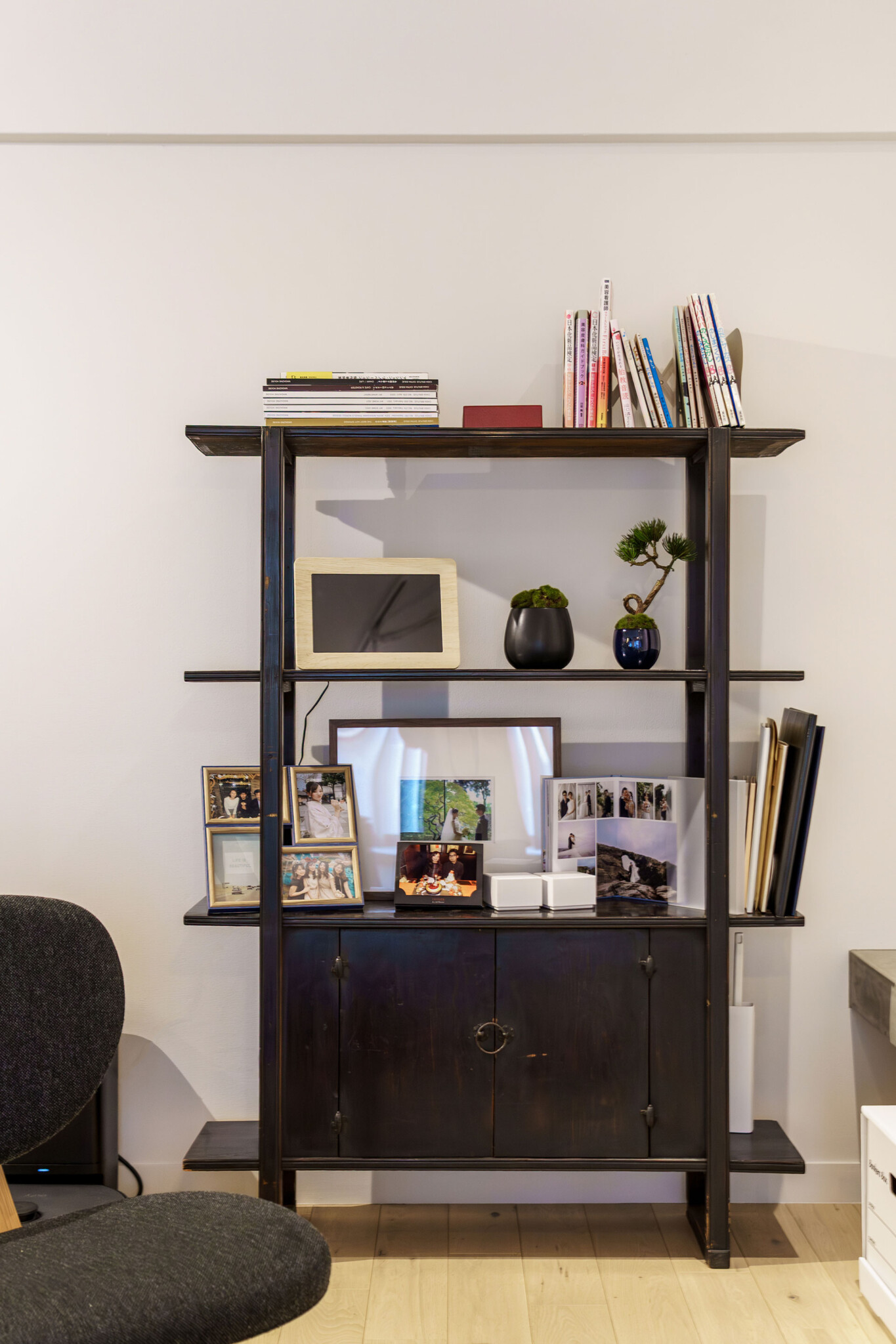 馬喰町の「HYST」で購入した古道具の棚。