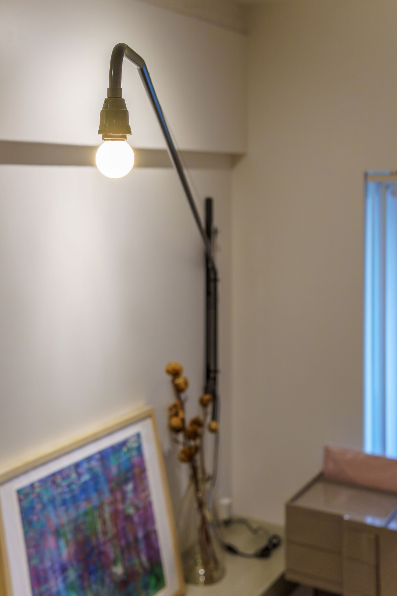 「ジャン・プルーヴェ」のウォールランプ「Petite Potence」。