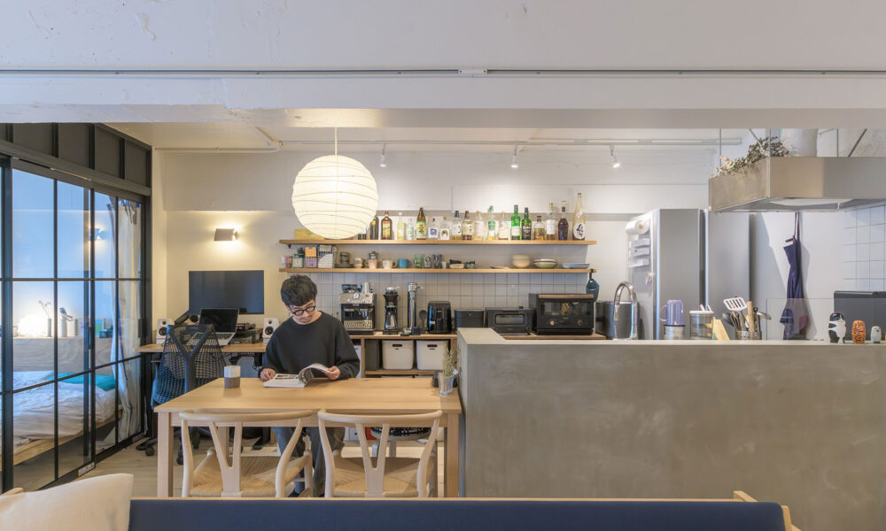 3人家族の60㎡リノベーション 家具が主役になる、グレートーンの住まい