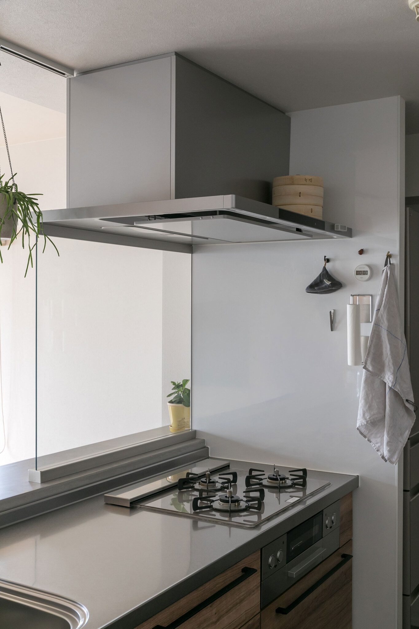 キッチンはクリナップのステディアを採用。キッチンが明るくなって、料理が楽しくなったそう。