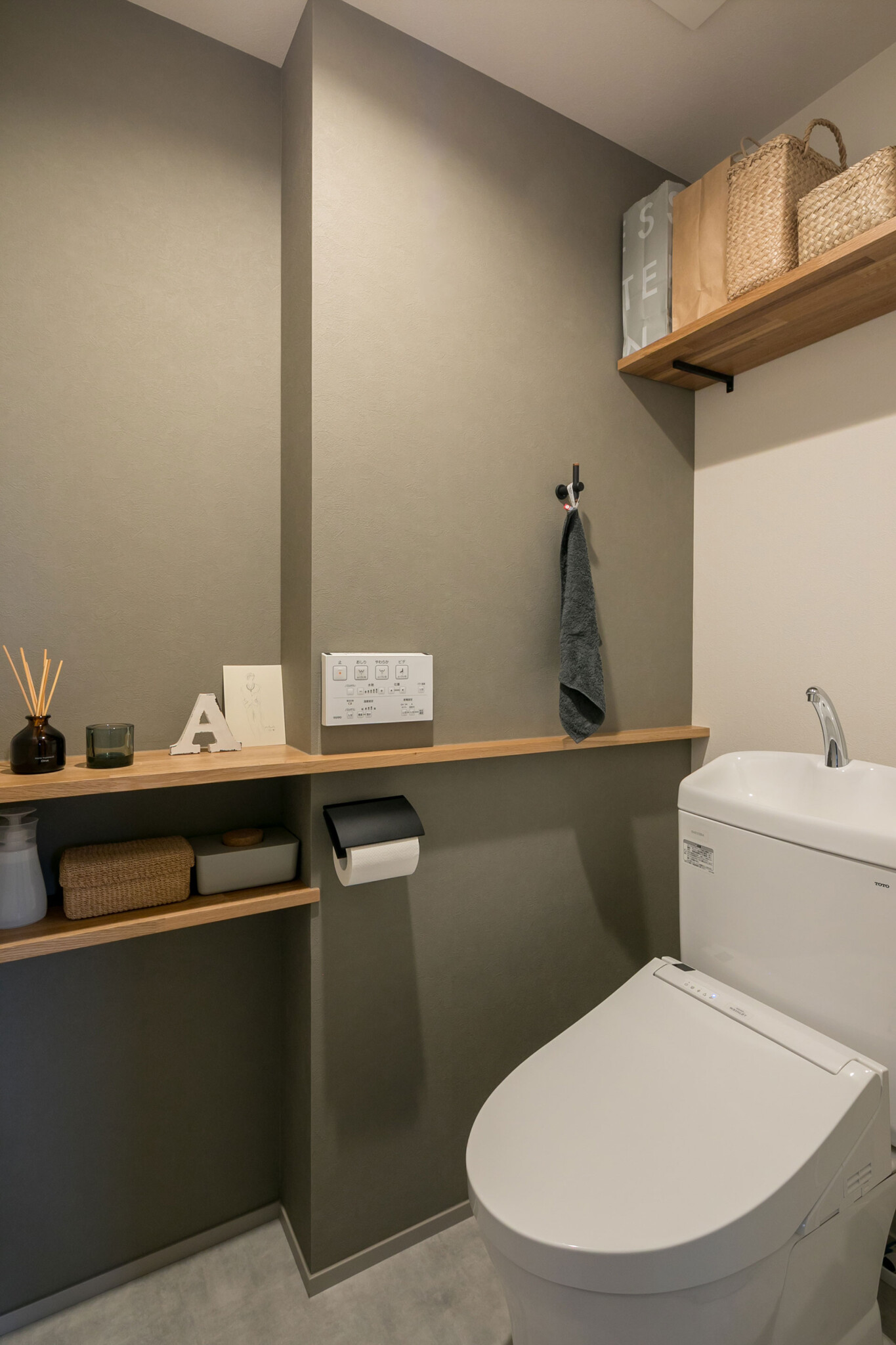 カウンターは、将来的に手すりとしても使えるように配慮されている。