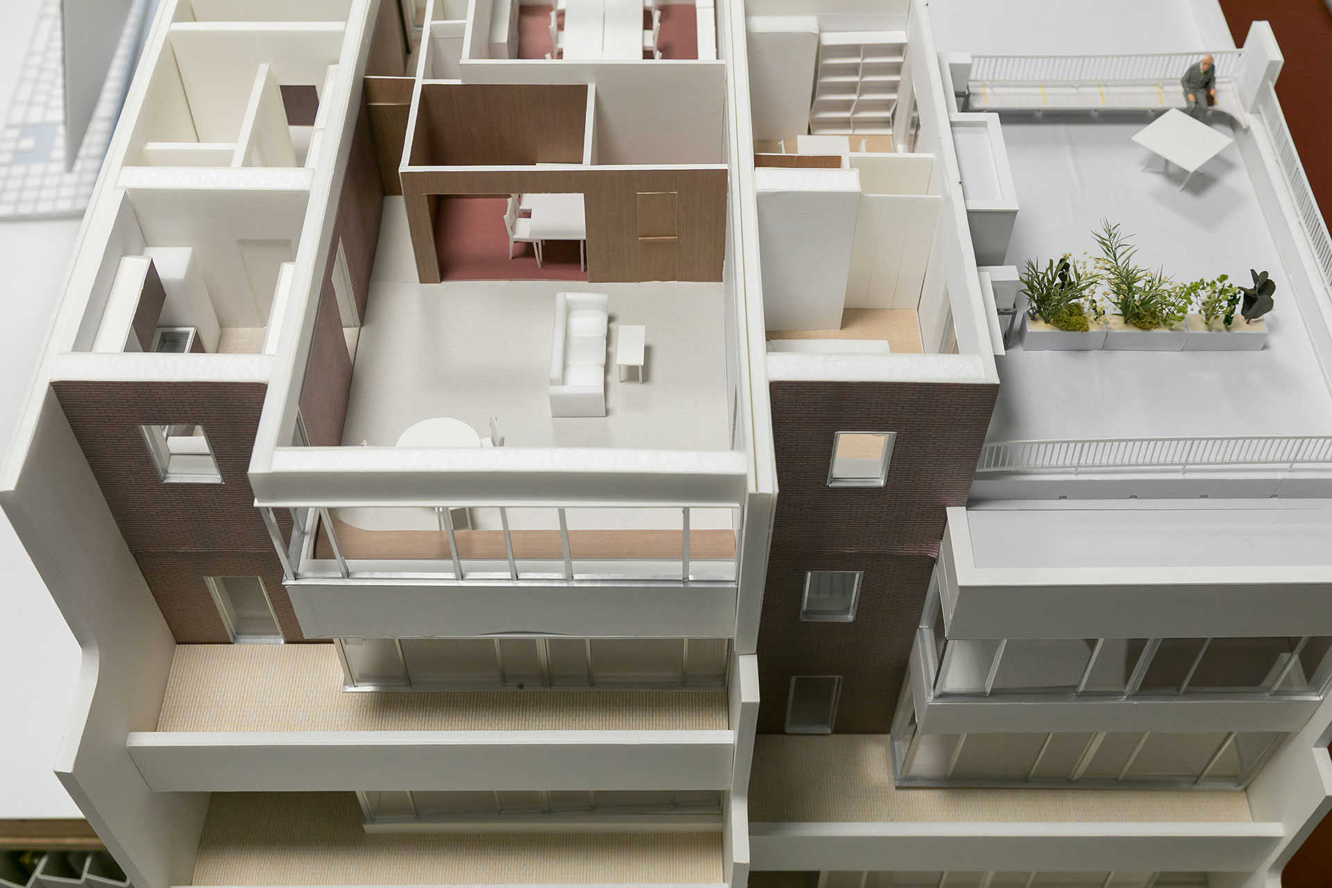 「マンションのリノベですが、模型をしっかりと作りました」。床面積は130㎡、ルーフバルコニーは50㎡。